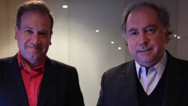 Juan Gabriel Valdés y Tomás Jocelyn-Holt enfrentan al panel