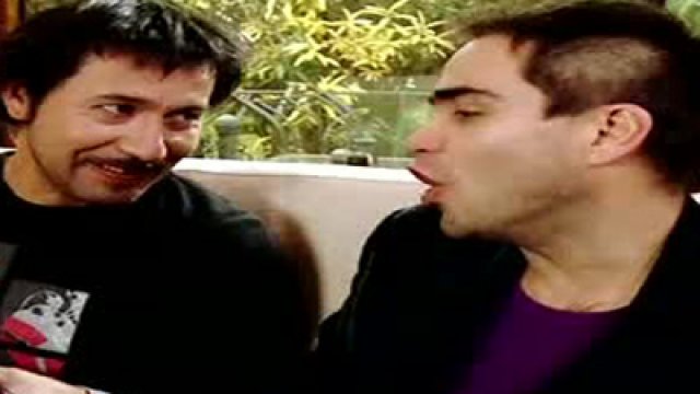 Alex le dice a Coto que le ponga el deco en la pieza