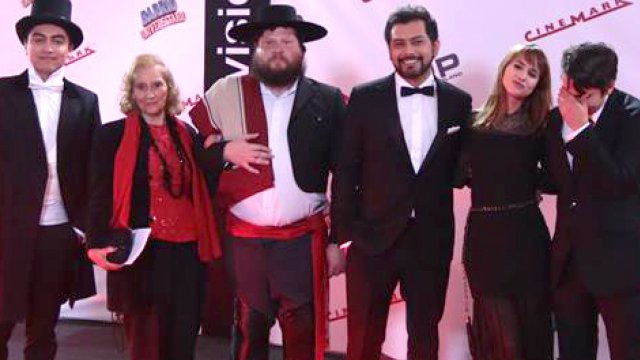 Disfruta de la llegada de los protagonistas en la Gala de Barrio Universitario