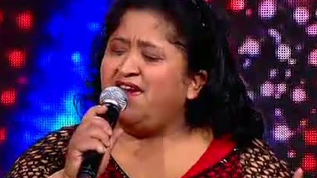 La dulce voz de Paola Herrera sorprendió a todos