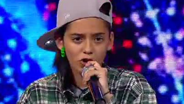 Daniela Cayo logró seguir en competencia gracias a su voz