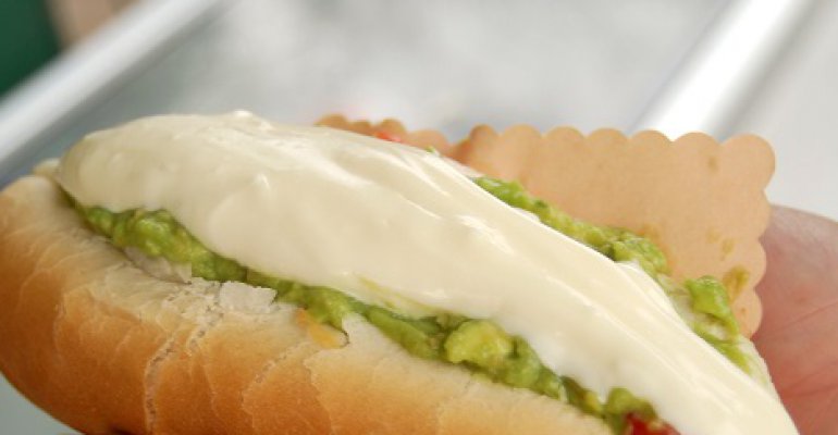 Candidatos presidenciales lanzaron completos personalizados con sus nombres