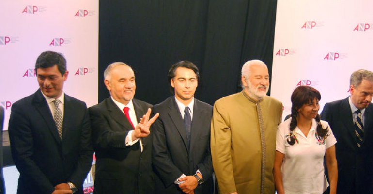 Encuesta UDP: Bachelet 37,7%; Matthei 12,3%; Parisi 10,6%; Enríquez-Ominami 7%; y Claude 3,8%.