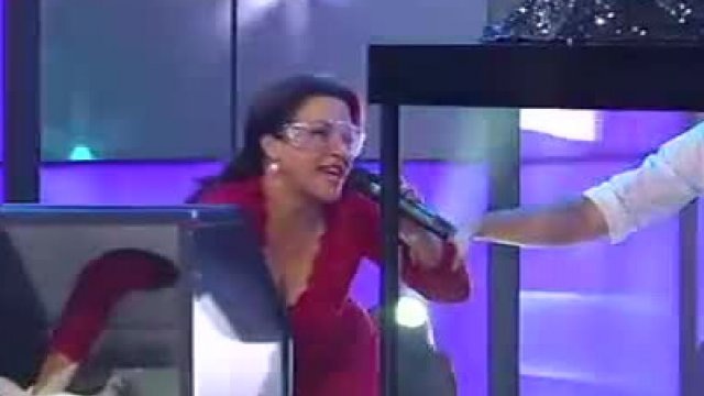 Marlen se lució sacando el dinero de las cajas