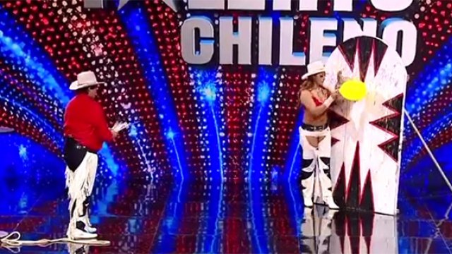 ¡Conoce la habilidad del impactante lanzacuchillos!