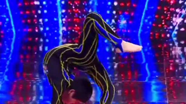 Fernando mostró su innata e impresionante destreza con su cuerpo