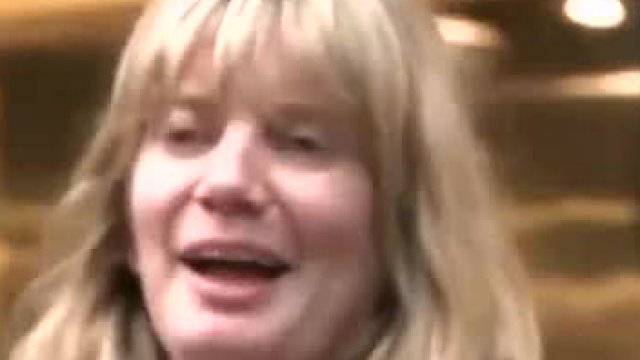 ¡Famosos paparrezados con polémicos looks!