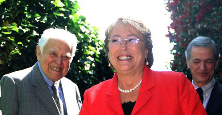 Michelle Bachelet visitó al ex Presidente Patricio Aylwin en su cumpleaños 95