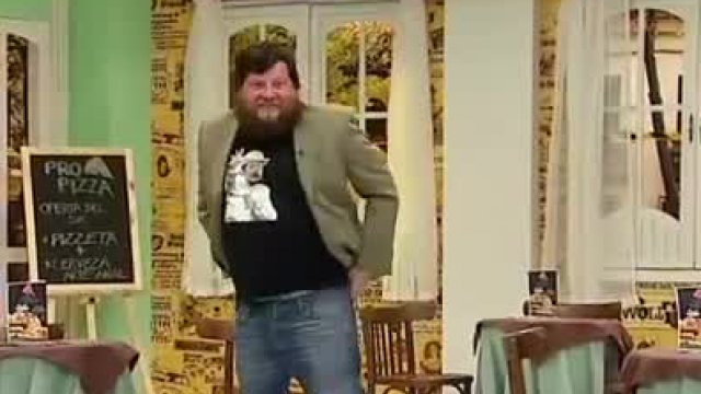 Rodrigo Salinas intentó su monólogo en pleno Teatro de Chilevisión