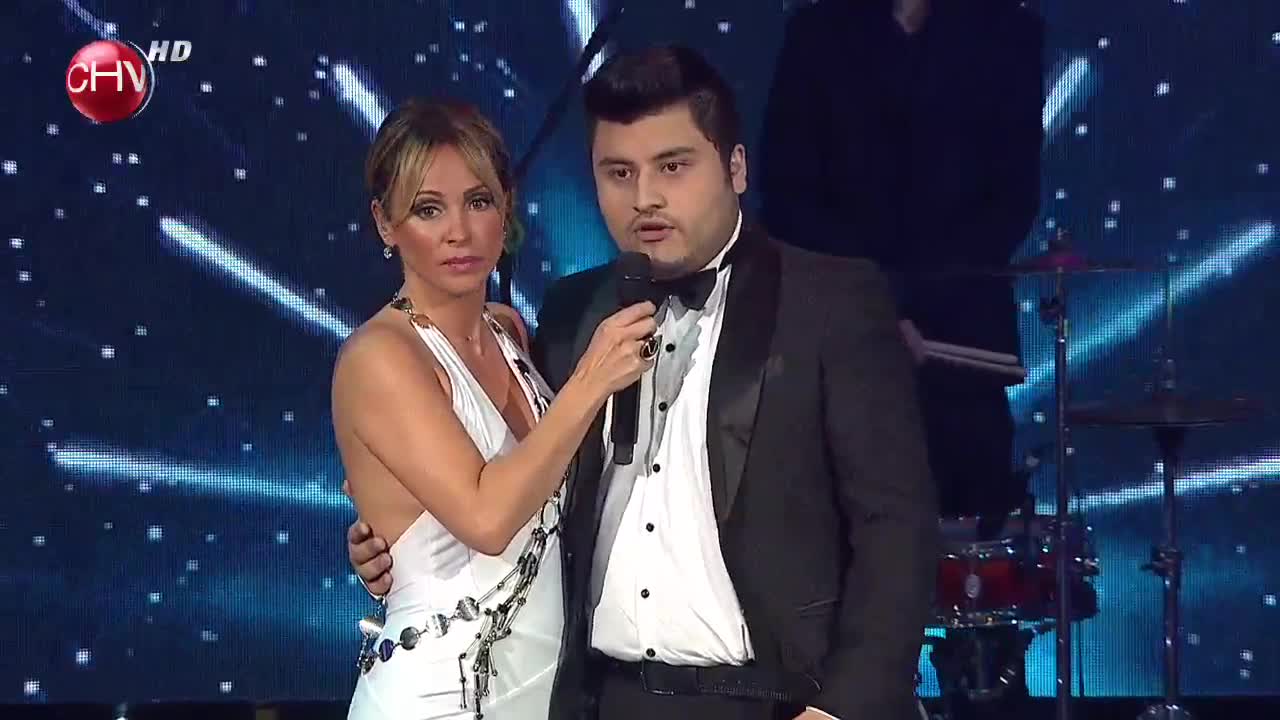 Miguel Ángel Lizana estrenó su nuevo éxito en Talento Chileno