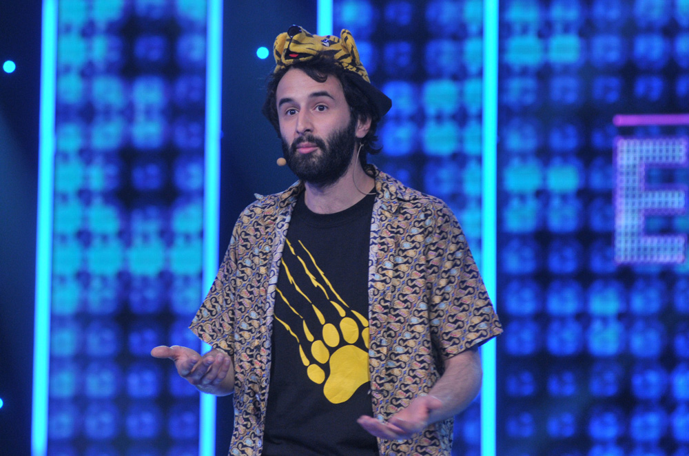 León Mujica entró lento y se llevó las primeras pifias de la noche