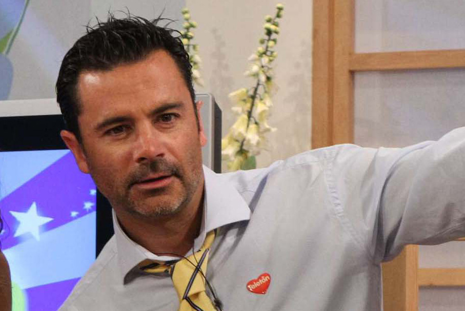 Familia de Felipe Camiroaga donaría dinero si gana demanda contra la FACH