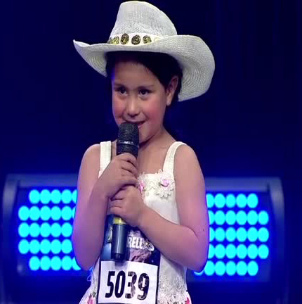 La pequeña Rayén Molina le dedicó la canción a Américo