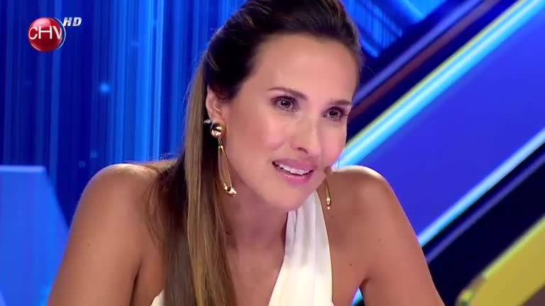 Angélica Castro se emocionó con presentación de pequeño huasito