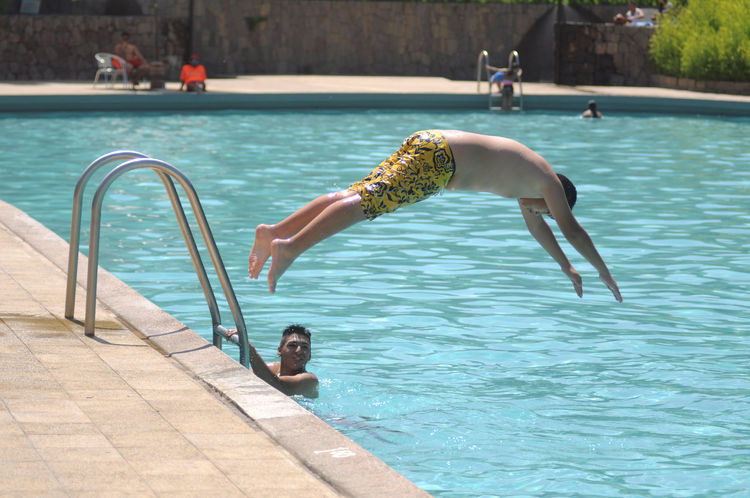 Pregunta del verano: ¿Es limpia el agua de la piscina donde se baña?