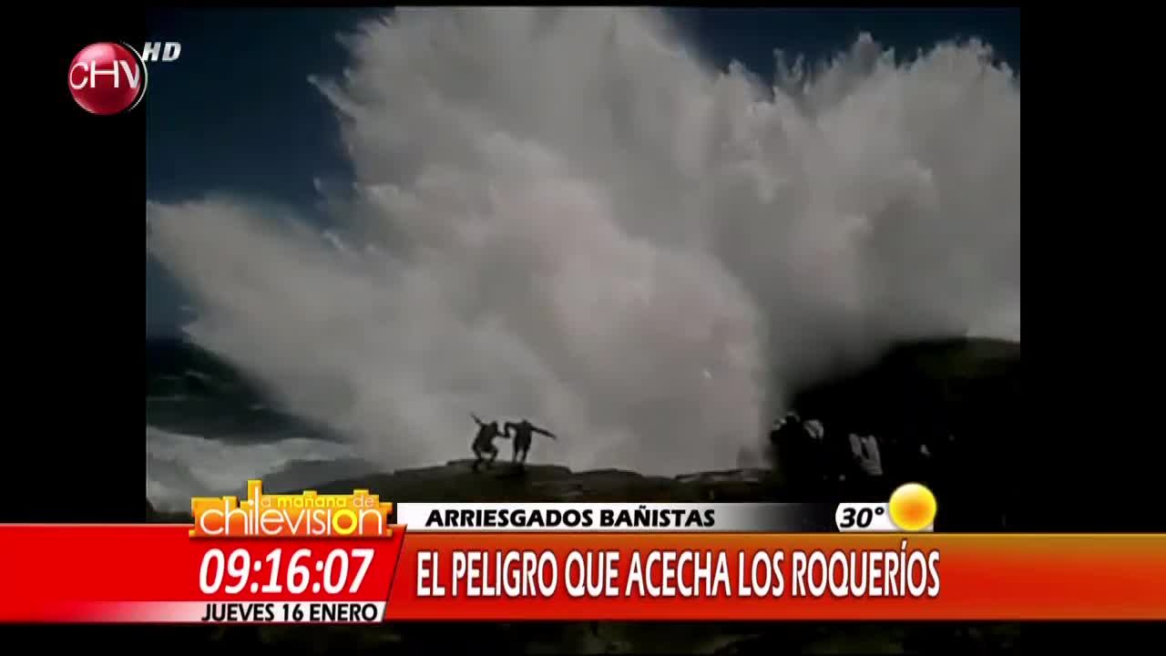 El riesgo de los bañistas: Inmensas olas acechan su integridad