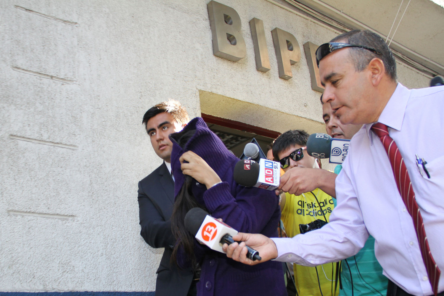 Madre y abuela vendieron a recién nacido a través de Facebook