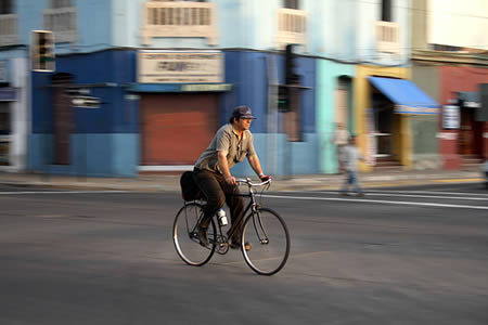 Ciclistas imprudentes que ponen en riesgo a transeúntes