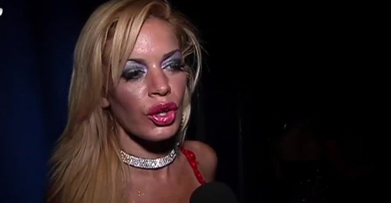 Modelos tildan a Roxana Muñoz de diva