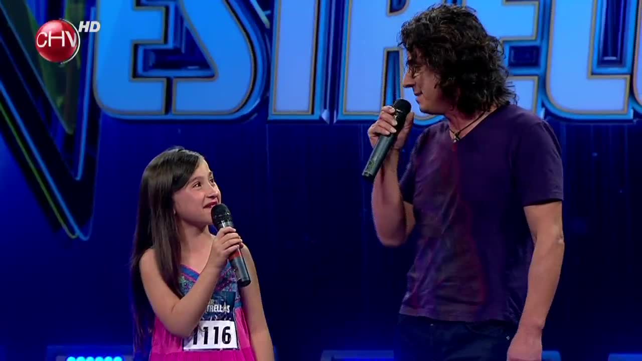 Isidora se emociona al cantar junto a su ídolo