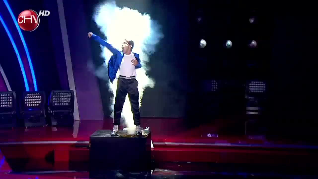 Con una tremenda puesta en escena Leonardo Rojas emuló a Michael Jackson