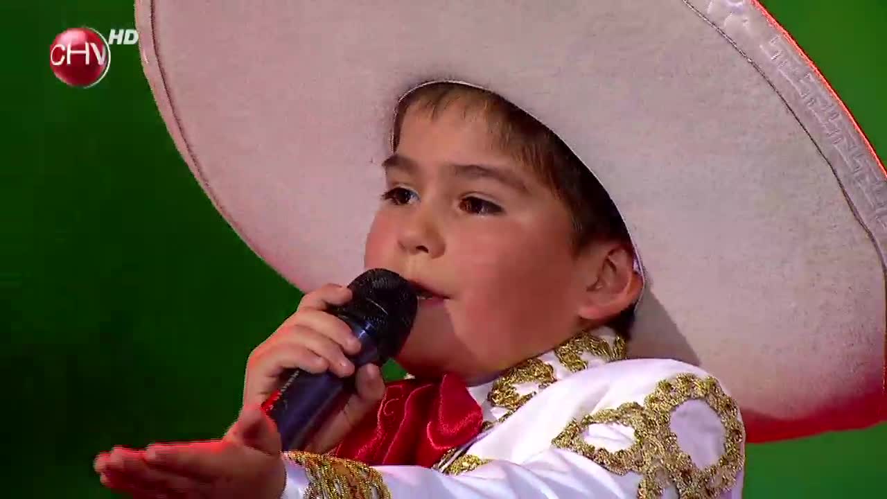 El carismático Javier Pineda se graduó de charro en la Gala