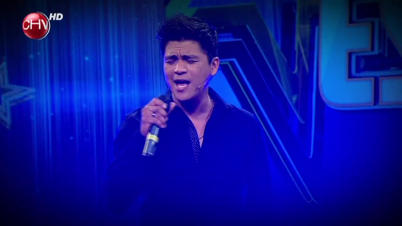 Américo se la juega e interpreta un difícil tema de Michael Bublé