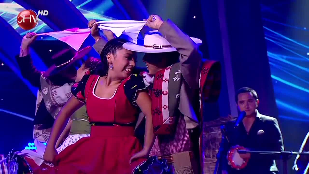 Jenifer y Jorge ratificaron en el escenario su talento para la cueca