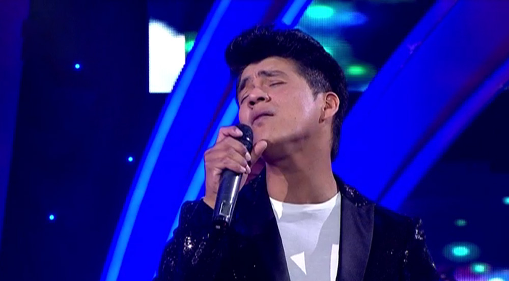 Américo sorprende con presentación al estilo de Bruno Mars