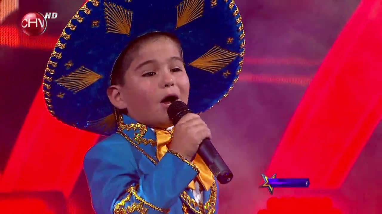Javier Pineda rompe corazones al ritmo de la música mexicana