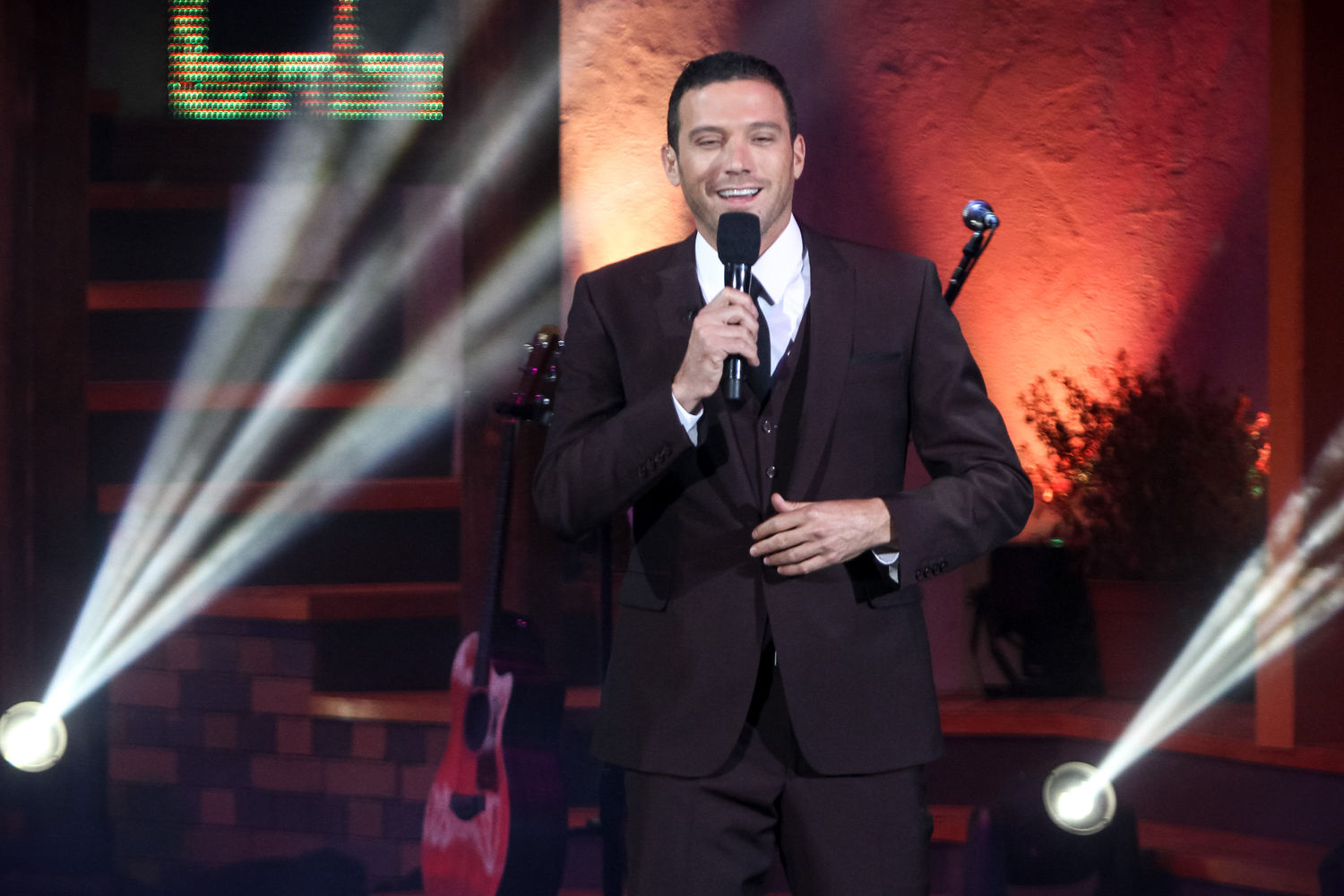 Julián debió premiar a sus “archienemigos” del programa Bienvenidos