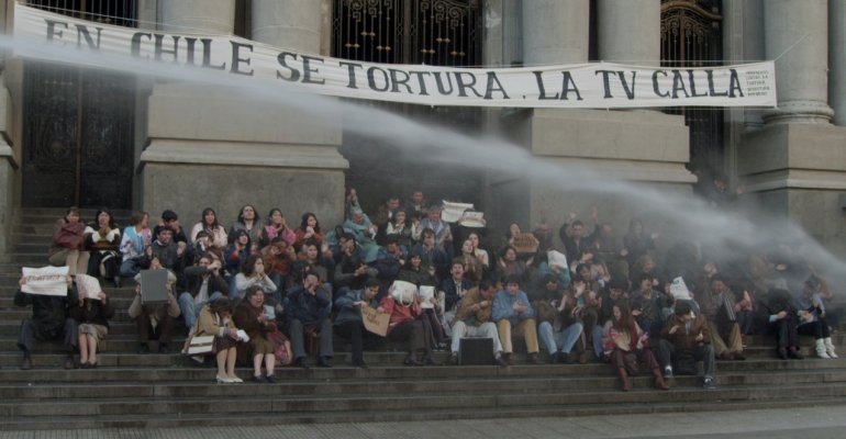 Mira la repetición del capítulo 3 y 4 de Ecos del Desierto