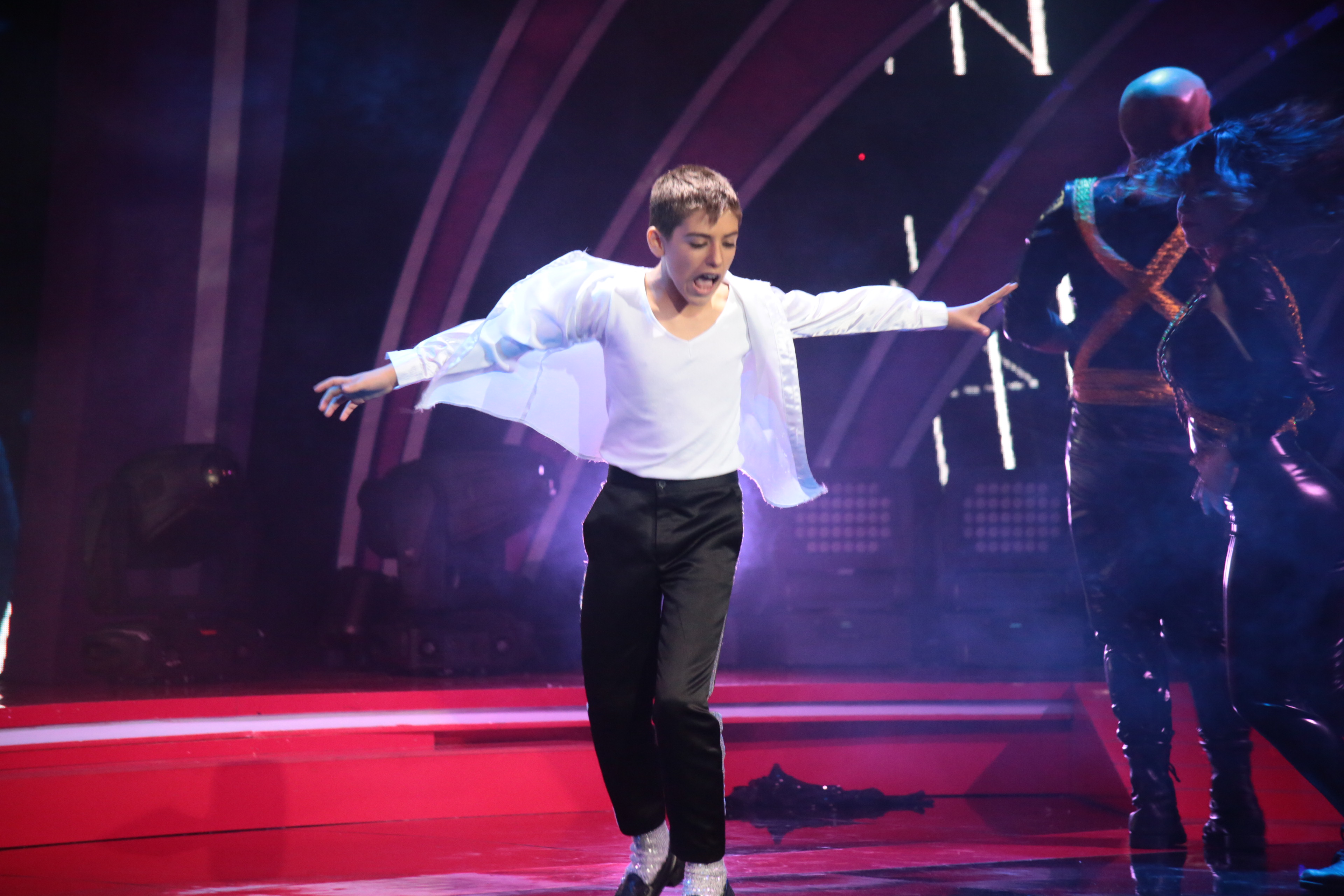 Leandro Rojas tuvo una gran presentación en SuperEstrellas