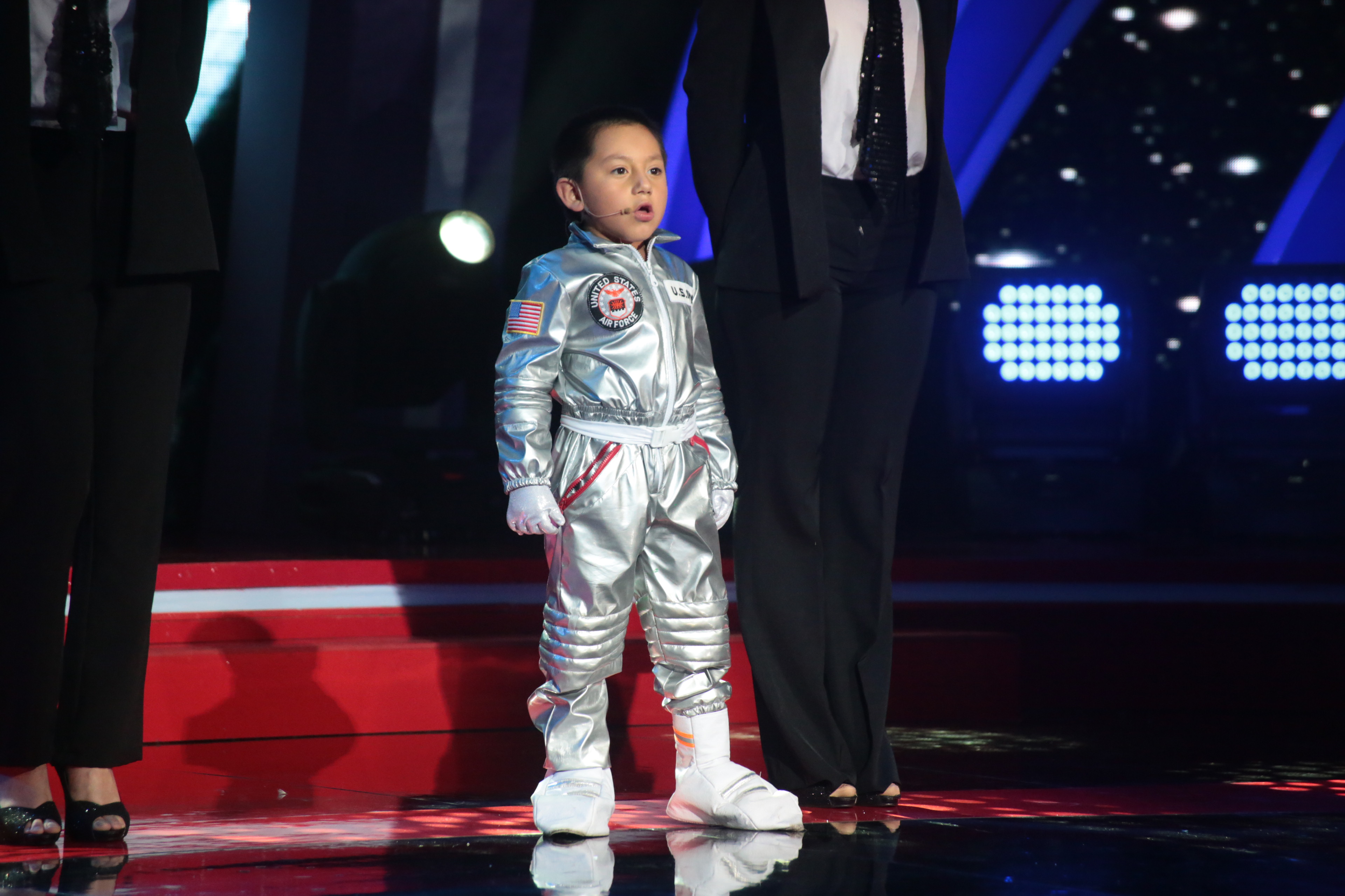 Joaquín Aguilar llegó vestido de astronauta a SuperEstrellas
