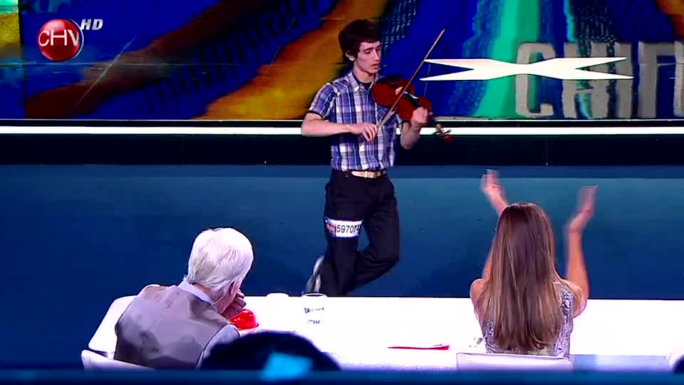 Ricardo Cifuentes fue el primer elegido para pasar directamente a la gala de Talento Chileno