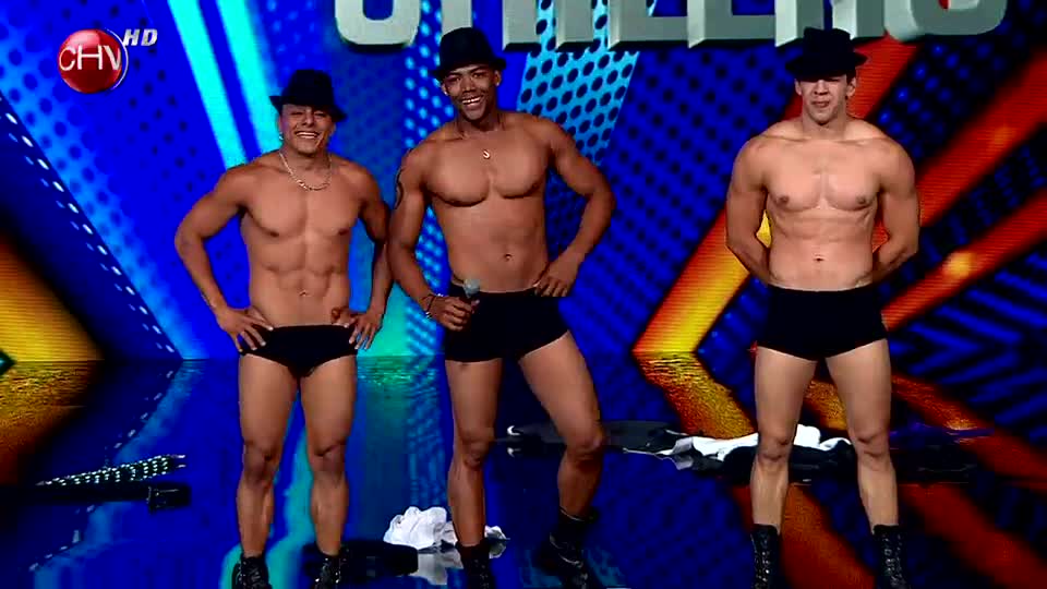 Rumba Pa' Mujeres fueron aplaudidos de pie por las mujeres que gozaron su presentación