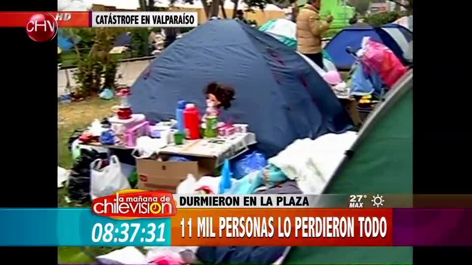 Familias damnificadas duermen en plaza O'Higgins