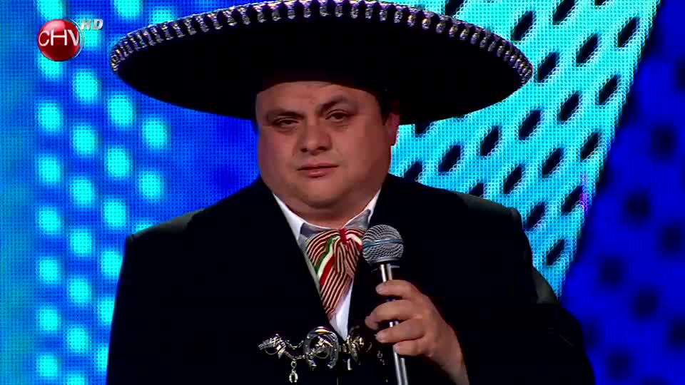 Hugo Macaya con su brillante voz emocionó al jurado de Talento Chileno