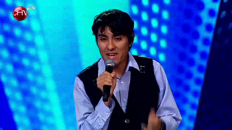 Daniel Valderrama tuvo una particular presentación en Talento Chileno