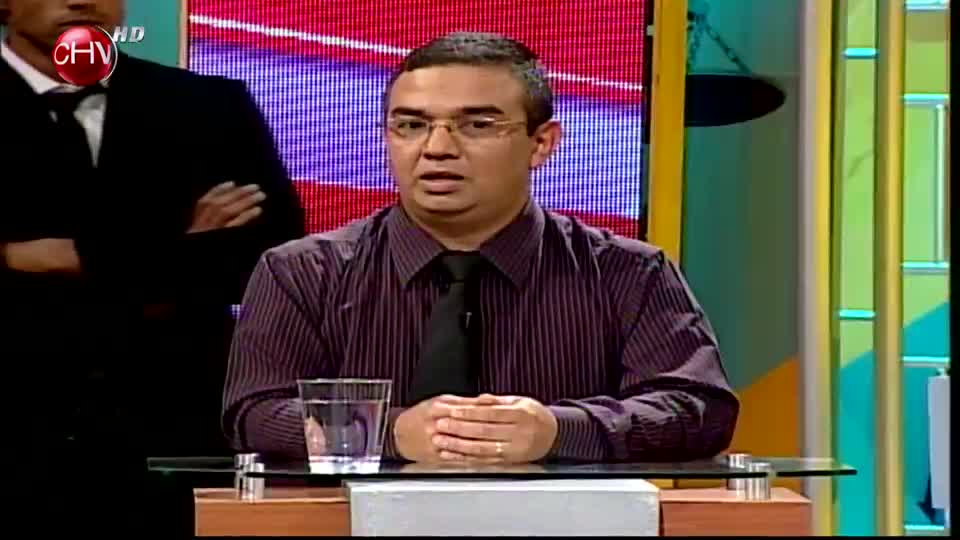 “Vengo a pedir la rebaja de la pensión y el divorcio” (1 de 3)