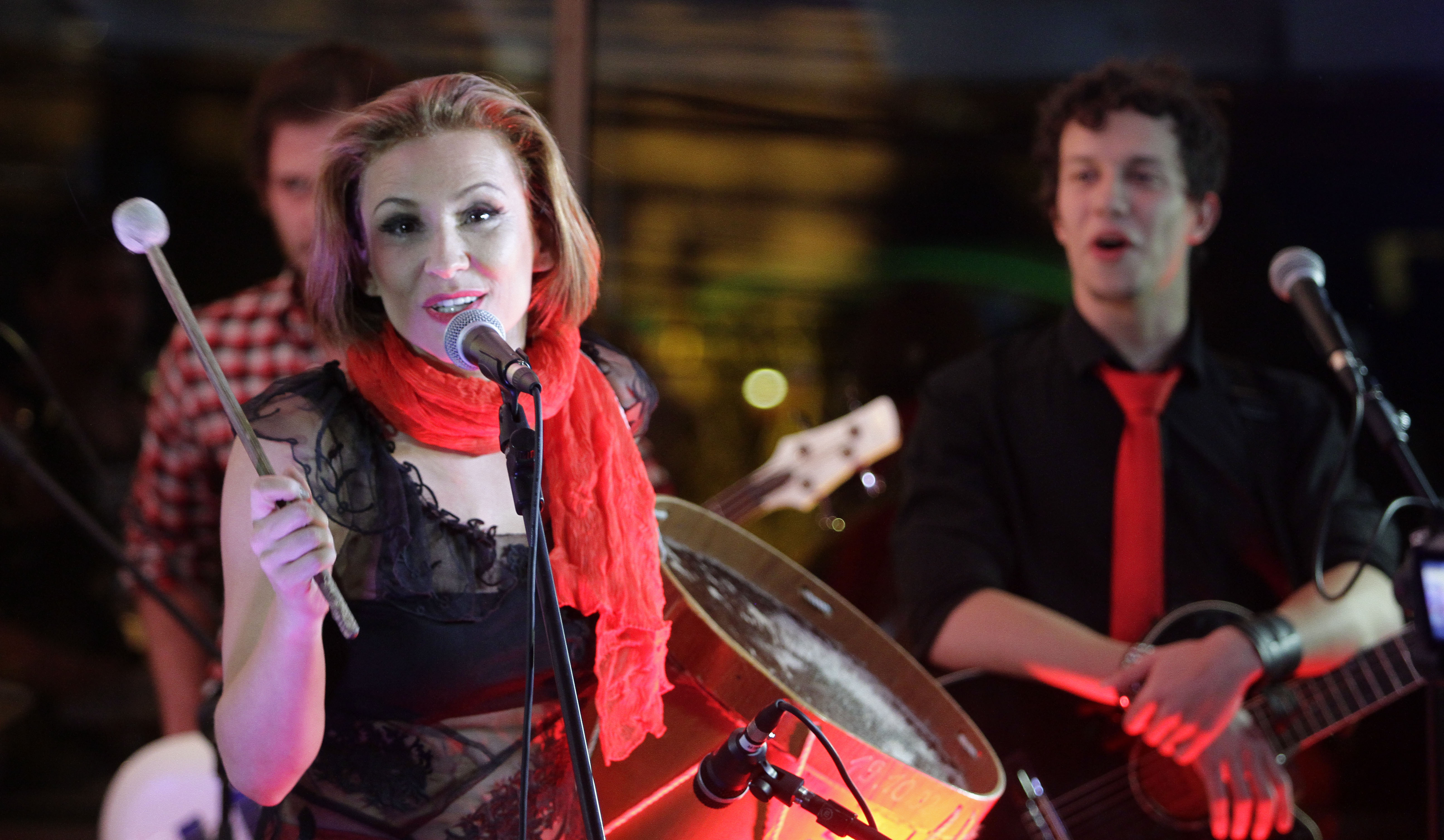 Alonso Quintero niega ser mantenido por Sigrid