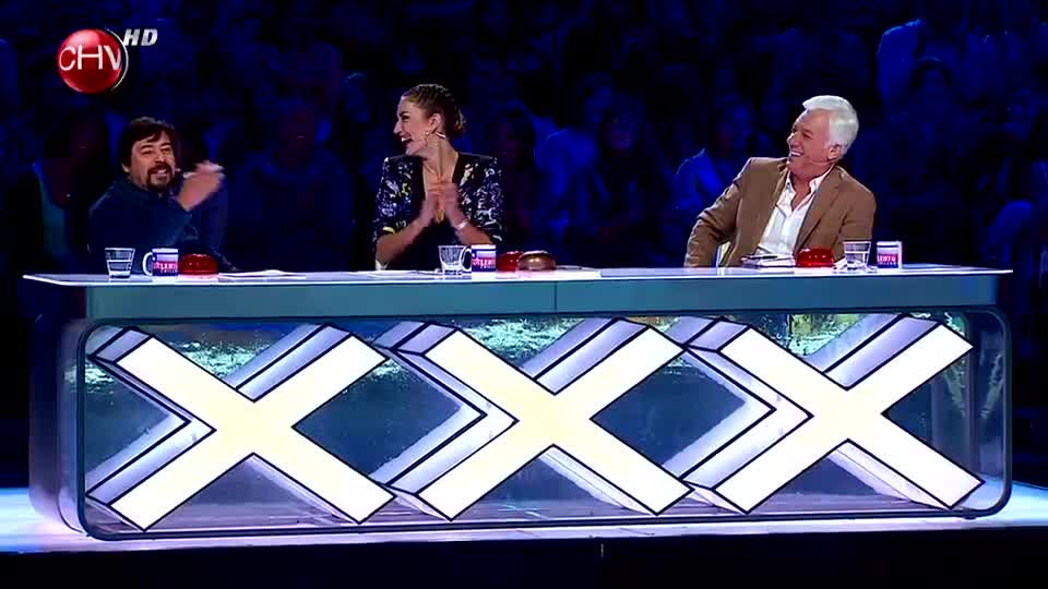 Capítulo 6: Poledancers, Imitadores, cantantes y bailarines deslumbraron en Talento Chileno (Parte 1)