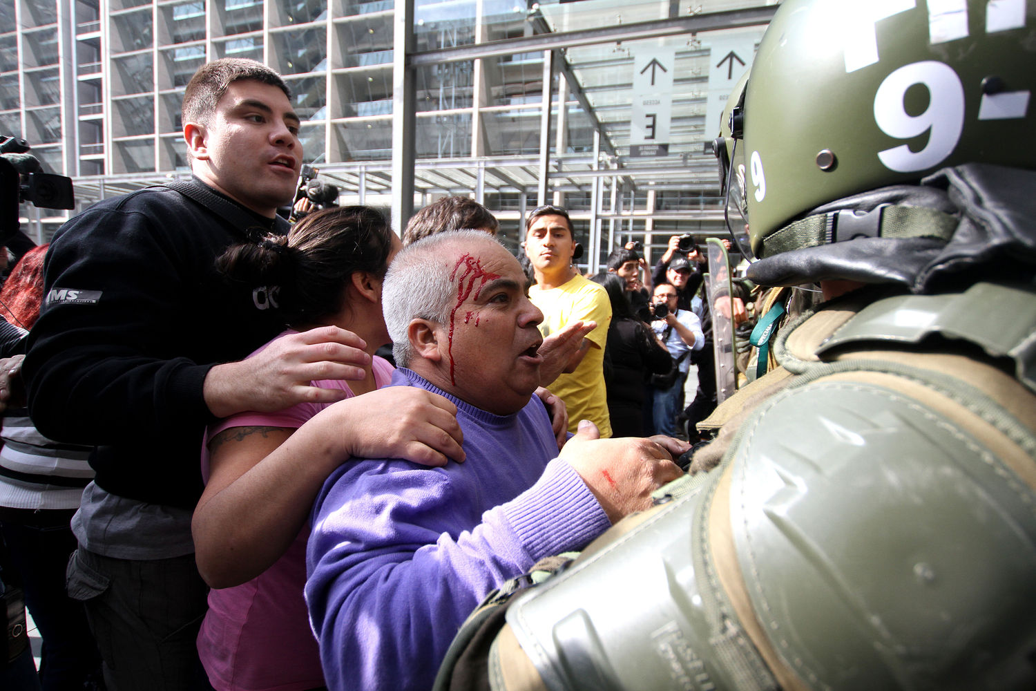 Violentos incidentes en los tribunales tras el caso por el incendio en la cárcel San Miguel