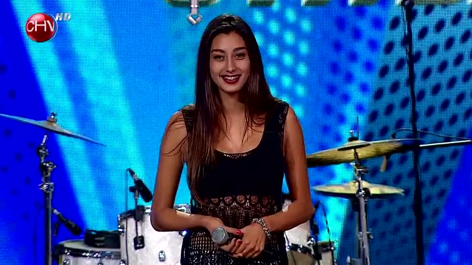 Marcia Herrera demostró su talento y se robó todas las miradas con su belleza en Talento Chileno