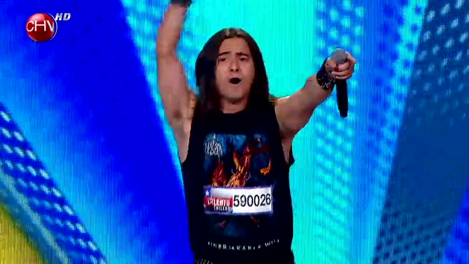 Camilo Jara entregó todo el rock de su presentación impresionando al jurado