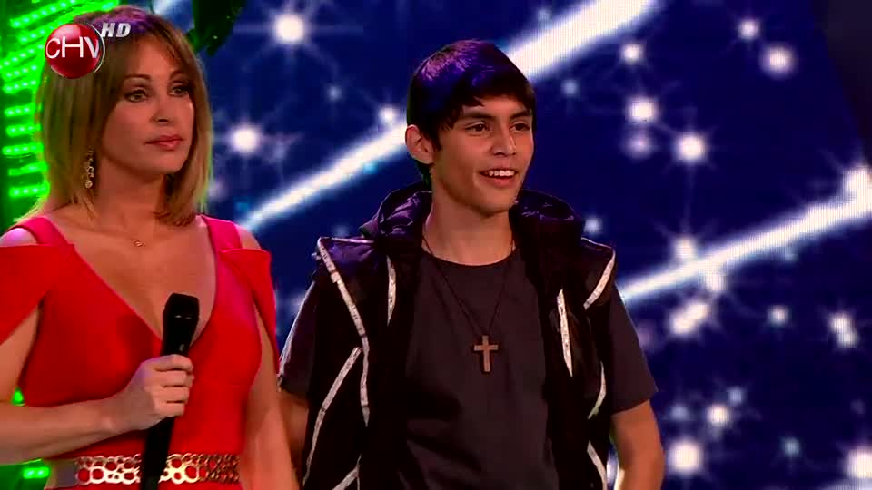 Javier Escudero regaló un gran show entre luces y dubstep en Talento Chileno