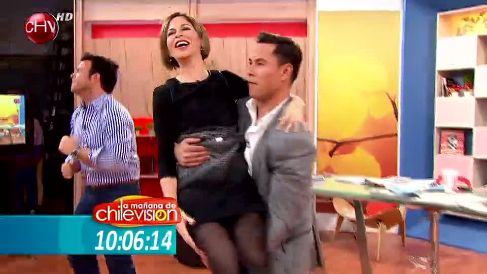 Rodrigo Díaz sorprende a Karina Álvarez con clases de baile en vivo