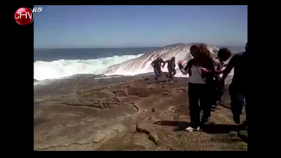 El irresponsable actuar de un joven pone en riesgo su vida