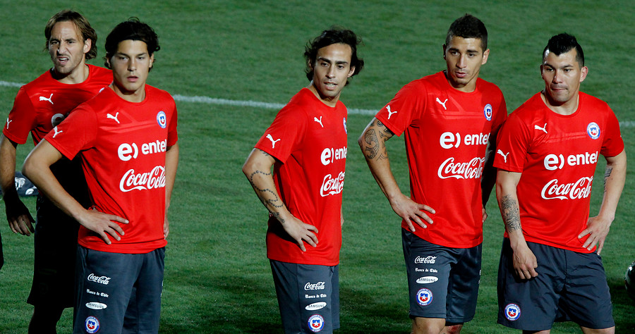 Seleccionados nacionales sólo podrán gritar “Viva Chile” dentro de la cancha