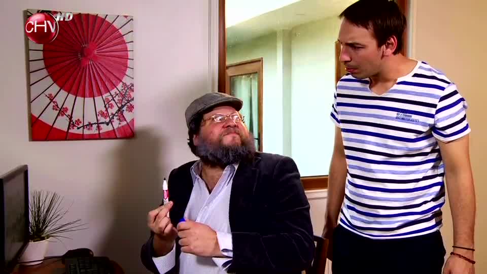 Abuelo tecnológico intenta escribir en su muro de Facebook